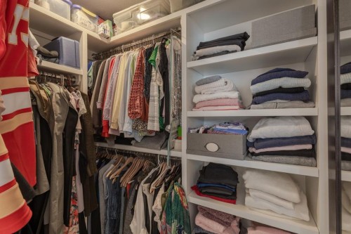 77 Weston Way Sw, Calgary, AB - Indoor With Storage