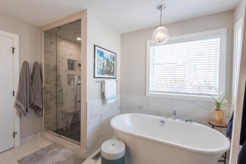 77 Weston Way Sw, Calgary, AB - Indoor Photo Showing Bathroom