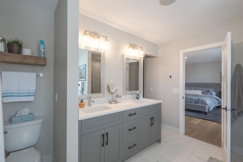 77 Weston Way Sw, Calgary, AB - Indoor Photo Showing Bathroom