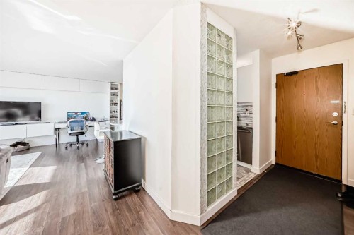 #912-8604 48 Avenue Nw, Calgary, AB - Indoor Photo Showing Other Room