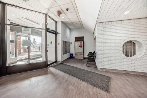 #912-8604 48 Avenue Nw, Calgary, AB - Indoor Photo Showing Other Room