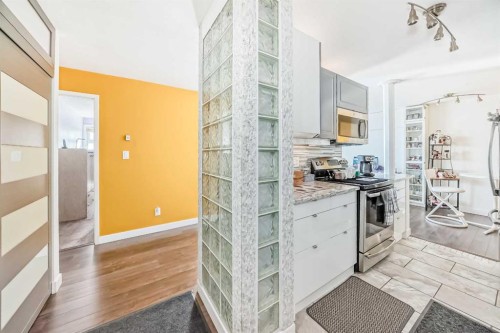 #912-8604 48 Avenue Nw, Calgary, AB - Indoor Photo Showing Kitchen