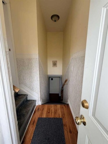 202 2 Avenue Ne, Linden, AB - Indoor Photo Showing Other Room