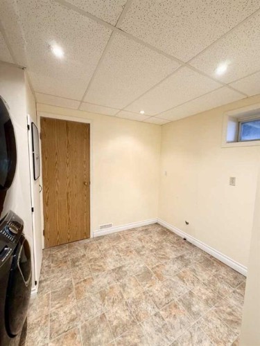 202 2 Avenue Ne, Linden, AB - Indoor