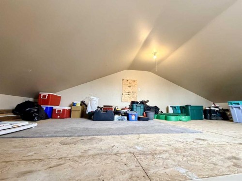 202 2 Avenue Ne, Linden, AB - Indoor