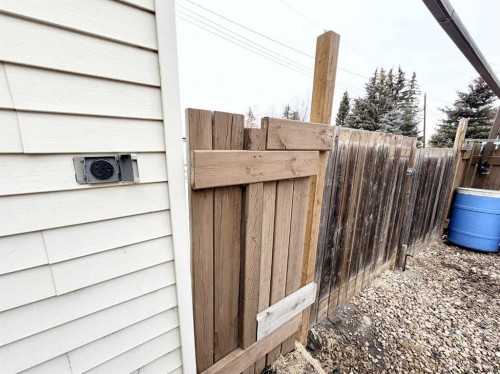 202 2 Avenue Ne, Linden, AB - Outdoor