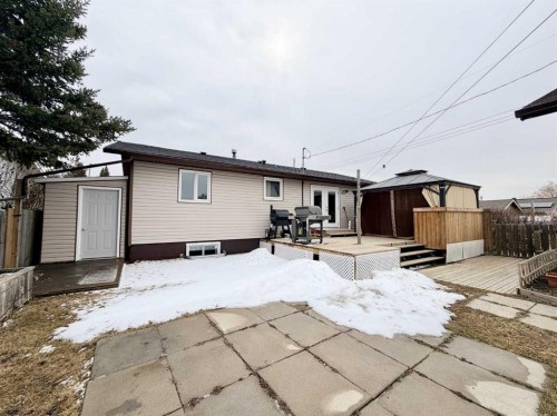 202 2 Avenue Ne, Linden, AB - Outdoor With Exterior
