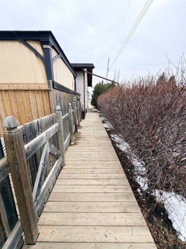 202 2 Avenue Ne, Linden, AB - Outdoor With Exterior