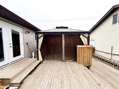 202 2 Avenue Ne, Linden, AB - Outdoor With Deck Patio Veranda With Exterior