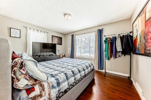 2428 3 Avenue Nw, Calgary, AB - Indoor Photo Showing Bedroom