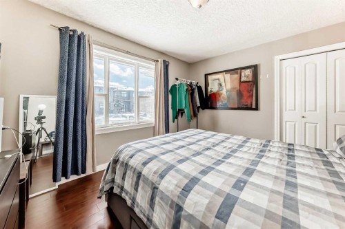 2428 3 Avenue Nw, Calgary, AB - Indoor Photo Showing Bedroom