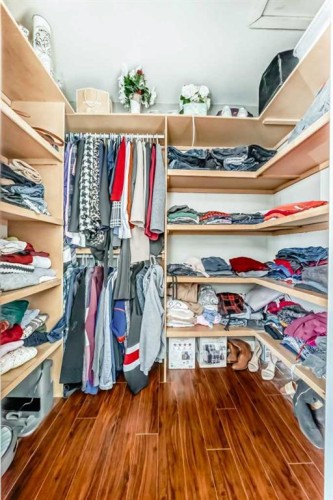 2428 3 Avenue Nw, Calgary, AB - Indoor With Storage