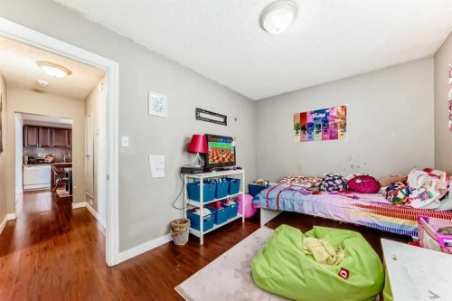 2428 3 Avenue Nw, Calgary, AB - Indoor Photo Showing Bedroom