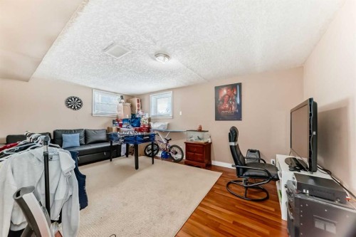 2428 3 Avenue Nw, Calgary, AB - Indoor