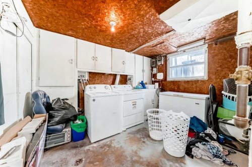 2428 3 Avenue Nw, Calgary, AB - Indoor Photo Showing Laundry Room