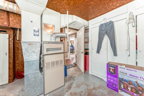 2428 3 Avenue Nw, Calgary, AB - Indoor