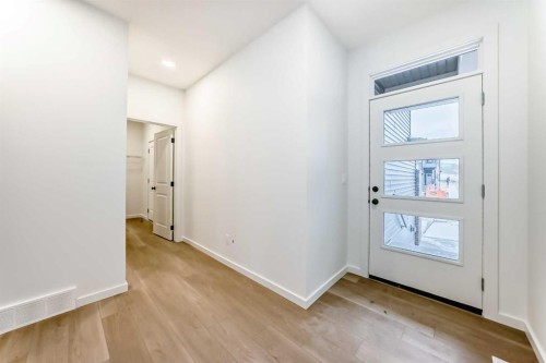 58 Walgrove Bay Se, Calgary, AB - Indoor Photo Showing Other Room