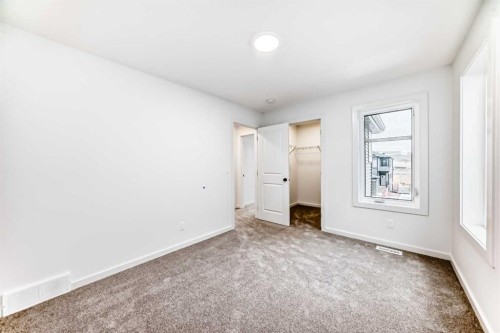 58 Walgrove Bay Se, Calgary, AB - Indoor Photo Showing Other Room