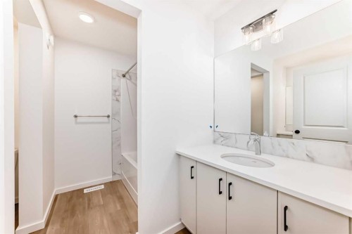 58 Walgrove Bay Se, Calgary, AB - Indoor Photo Showing Bathroom