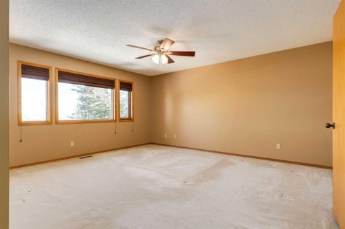 55 Oakmount Court Sw, Calgary, AB - Indoor Photo Showing Other Room