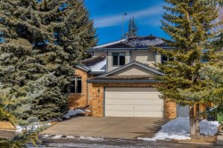 55 Oakmount Court SW Calgary, AB T2V 5B9