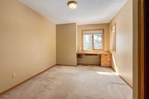 55 Oakmount Court Sw, Calgary, AB - Indoor Photo Showing Other Room