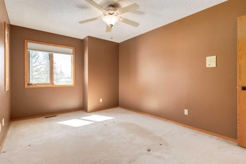 55 Oakmount Court Sw, Calgary, AB - Indoor Photo Showing Other Room