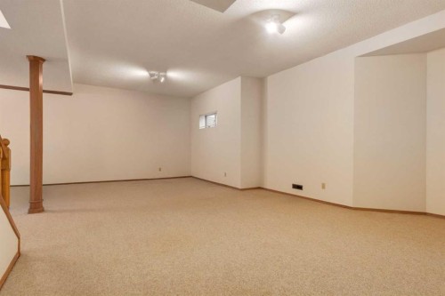 55 Oakmount Court Sw, Calgary, AB - Indoor Photo Showing Other Room