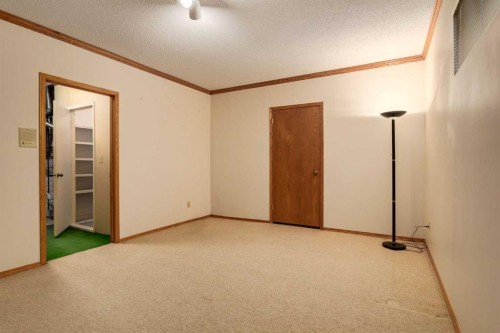 55 Oakmount Court Sw, Calgary, AB - Indoor Photo Showing Other Room