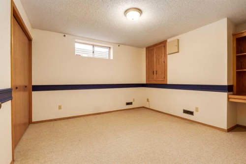 55 Oakmount Court Sw, Calgary, AB - Indoor Photo Showing Other Room