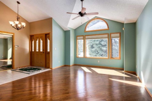 55 Oakmount Court Sw, Calgary, AB - Indoor Photo Showing Other Room