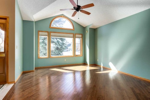 55 Oakmount Court Sw, Calgary, AB - Indoor Photo Showing Other Room