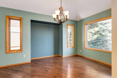 55 Oakmount Court Sw, Calgary, AB - Indoor Photo Showing Other Room