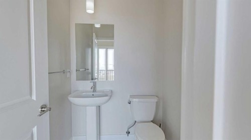 282 Alpine Avenue Sw, Calgary, AB - Indoor Photo Showing Bathroom