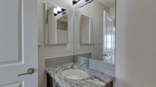 282 Alpine Avenue Sw, Calgary, AB - Indoor Photo Showing Bathroom
