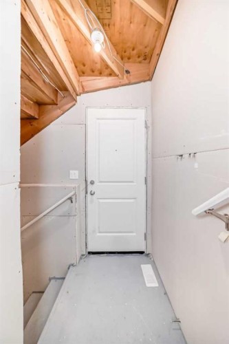 62 Starling Boulevard Nw, Calgary, AB - Indoor