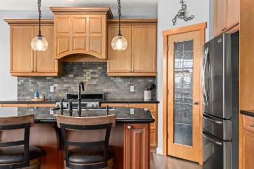 102 Morningside Point Sw, Airdrie, AB - Indoor Photo Showing Kitchen
