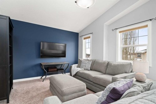 102 Morningside Point Sw, Airdrie, AB - Indoor Photo Showing Living Room