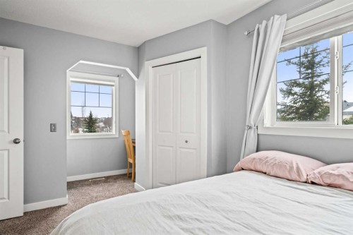 102 Morningside Point Sw, Airdrie, AB - Indoor Photo Showing Bedroom