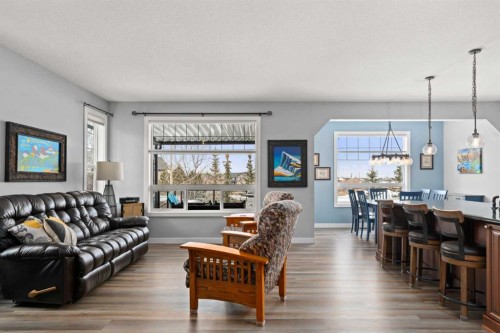 102 Morningside Point Sw, Airdrie, AB - Indoor Photo Showing Living Room