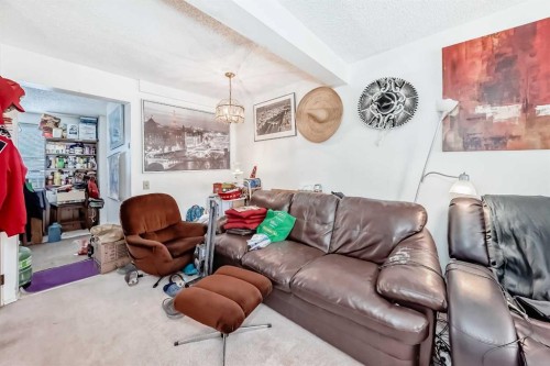 137 Bermuda Drive Nw, Calgary, AB - Indoor Photo Showing Living Room