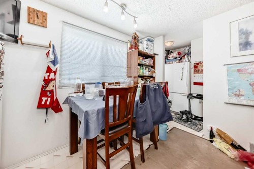 137 Bermuda Drive Nw, Calgary, AB - Indoor