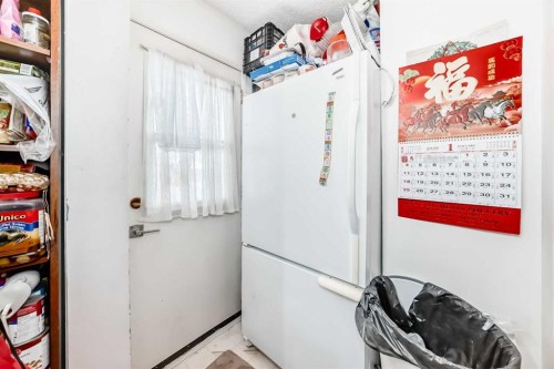 137 Bermuda Drive Nw, Calgary, AB - Indoor Photo Showing Other Room