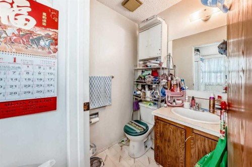 137 Bermuda Drive Nw, Calgary, AB - Indoor