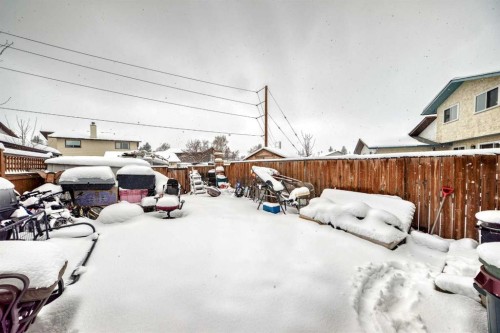 137 Bermuda Drive Nw, Calgary, AB - Outdoor