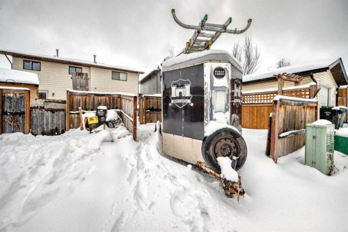 137 Bermuda Drive Nw, Calgary, AB - Outdoor