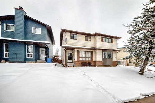 137 Bermuda Drive Nw, Calgary, AB - Outdoor With Facade