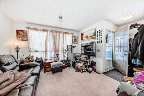 137 Bermuda Drive Nw, Calgary, AB - Indoor