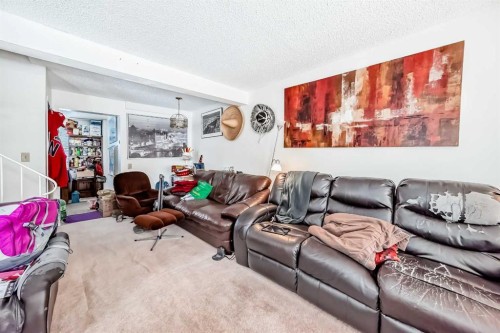 137 Bermuda Drive Nw, Calgary, AB - Indoor Photo Showing Living Room