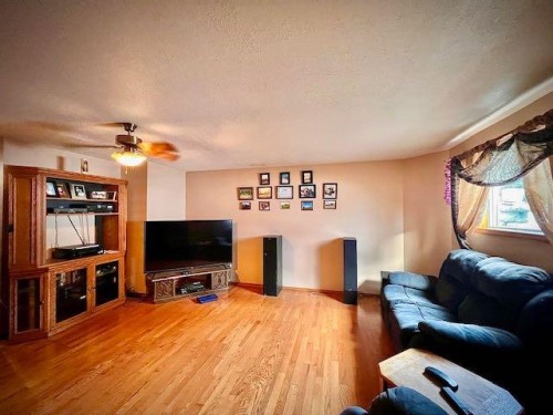 4723 50 Avenue, Irma, AB - Indoor Photo Showing Other Room